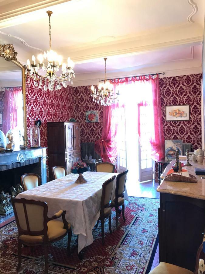 Отель Chez Les Artistes Servian Экстерьер фото
