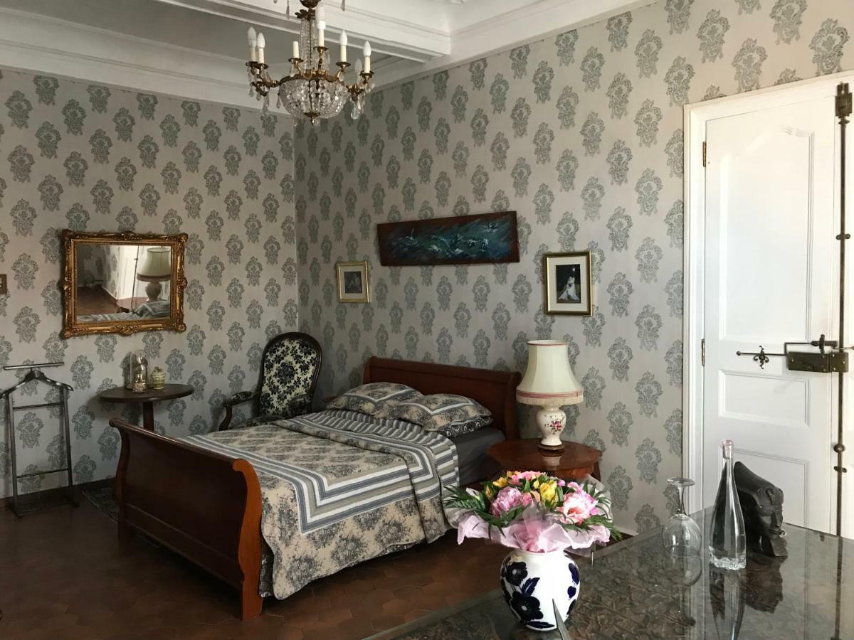 Отель Chez Les Artistes Servian Экстерьер фото