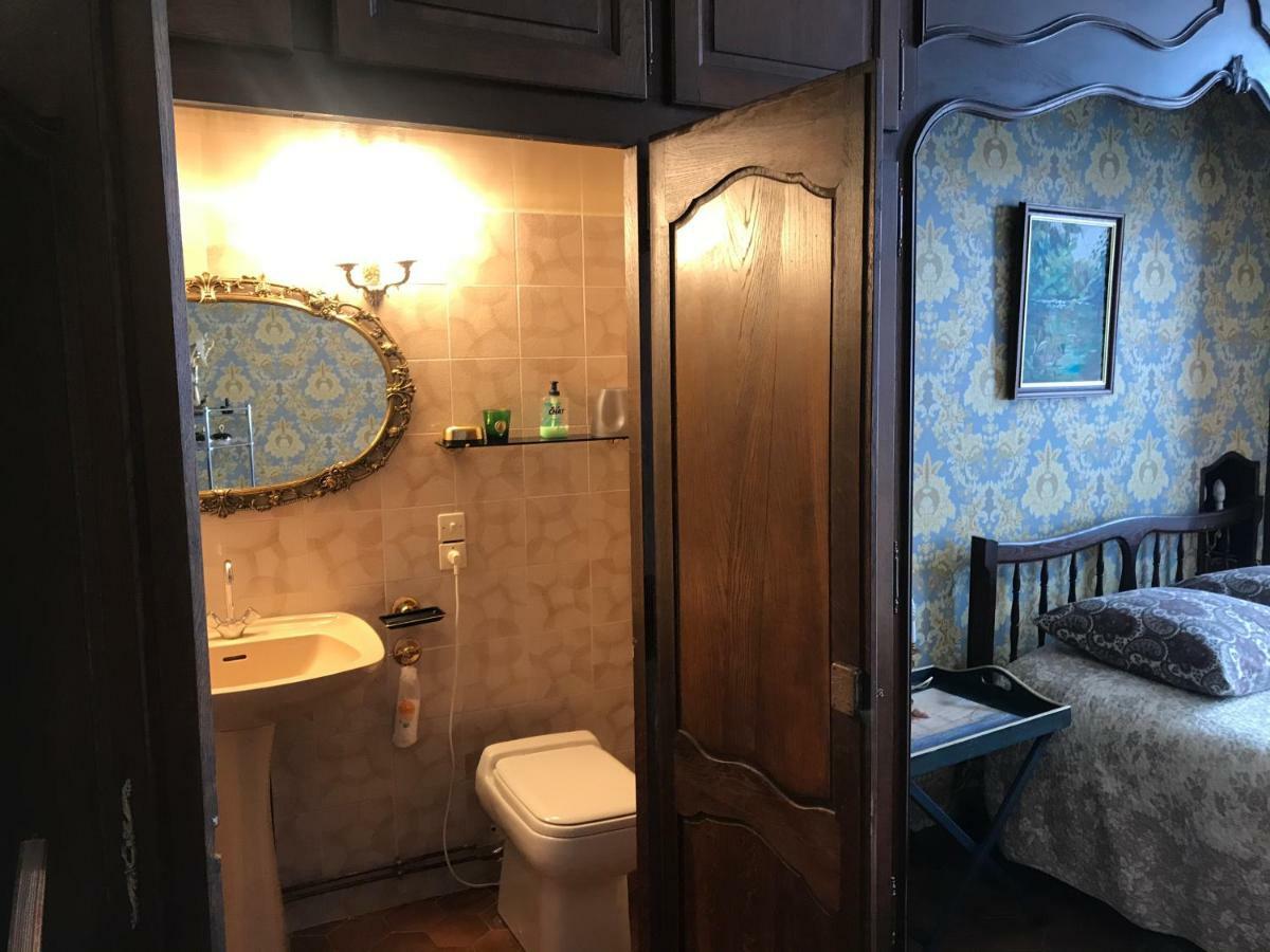 Отель Chez Les Artistes Servian Экстерьер фото