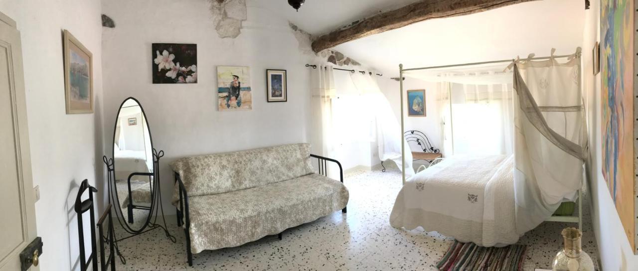Отель Chez Les Artistes Servian Экстерьер фото